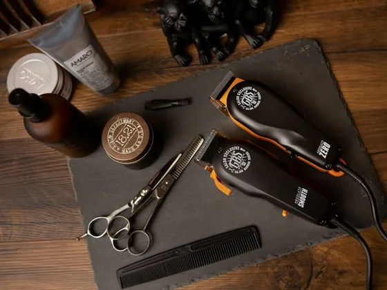 Instrumentos de trabalho de uma barbearia.